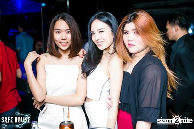 Red and White Christmas Party — photo 171