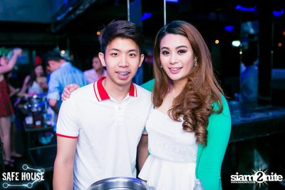 Red and White Christmas Party — photo 48