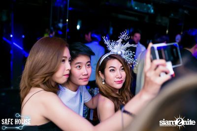 Red and White Christmas Party — photo 56