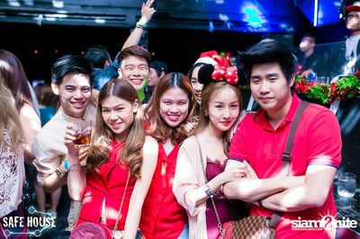 Red and White Christmas Party — photo 41
