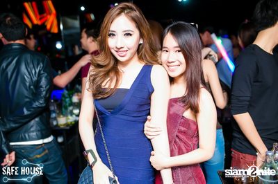 Red and White Christmas Party — photo 167