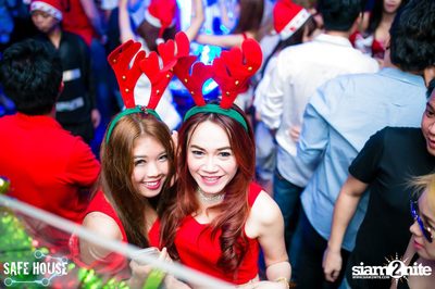 Red and White Christmas Party — photo 118