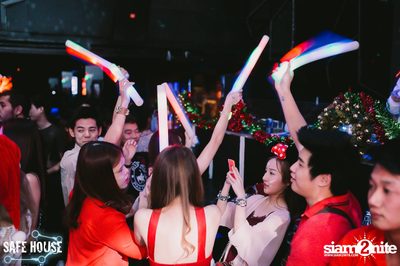 Red and White Christmas Party — photo 55