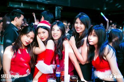 Red and White Christmas Party — photo 128