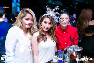 Red and White Christmas Party — photo 28