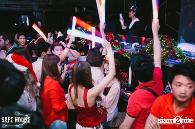Red and White Christmas Party — photo 54