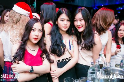 Red and White Christmas Party — photo 35