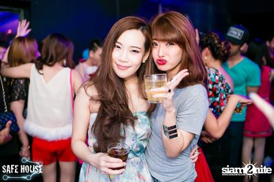 Red and White Christmas Party — photo 218