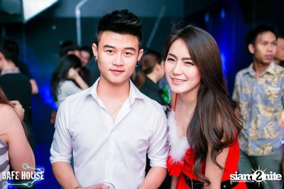 Red and White Christmas Party — photo 72