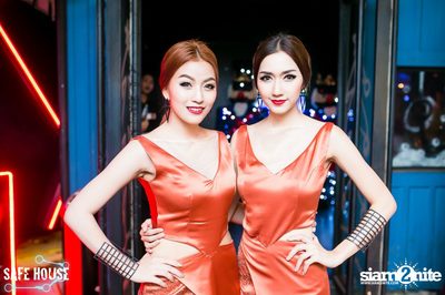 Red and White Christmas Party — photo 92