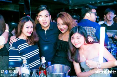 Red and White Christmas Party — photo 57