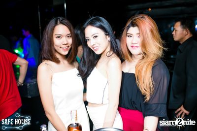 Red and White Christmas Party — photo 170