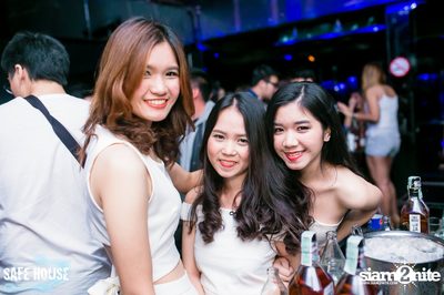 Red and White Christmas Party — photo 36