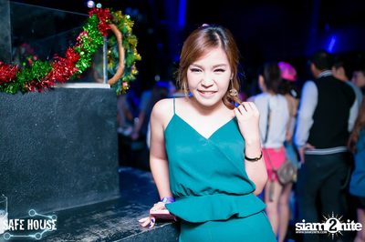Red and White Christmas Party — photo 40