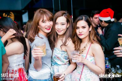Red and White Christmas Party — photo 219
