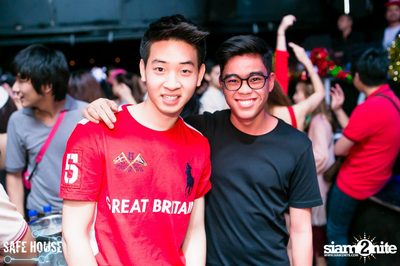 Red and White Christmas Party — photo 43