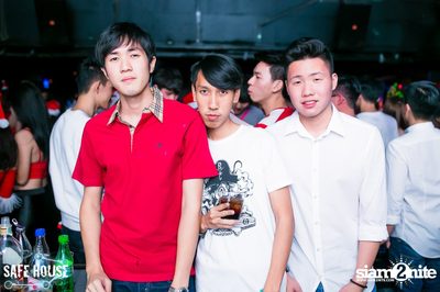 Red and White Christmas Party — photo 44