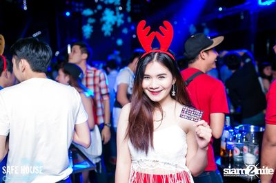Red and White Christmas Party — photo 24