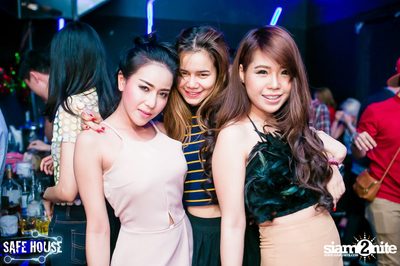 Red and White Christmas Party — photo 191