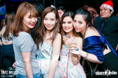 Red and White Christmas Party — photo 220