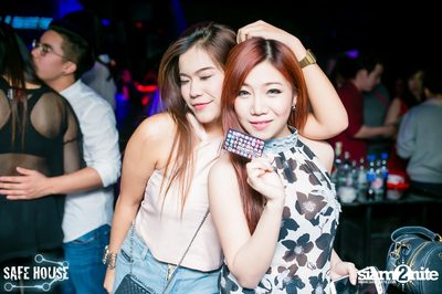 Red and White Christmas Party — photo 150