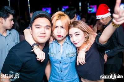 Red and White Christmas Party — photo 121