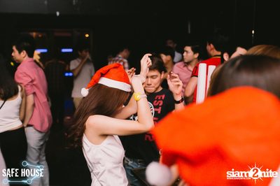 Red and White Christmas Party — photo 123