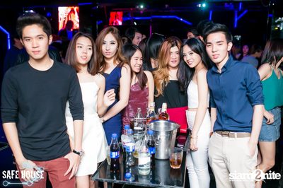 Red and White Christmas Party — photo 157