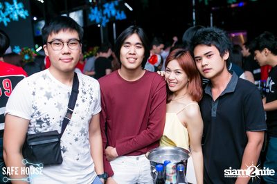 Red and White Christmas Party — photo 19