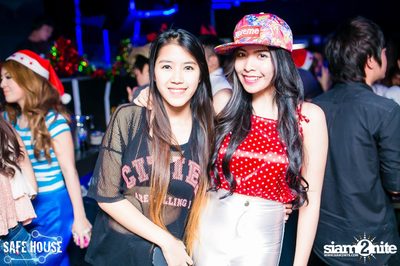 Red and White Christmas Party — photo 214