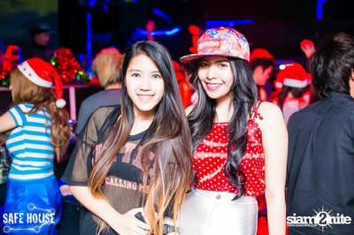Red and White Christmas Party — photo 213