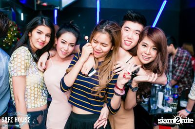 Red and White Christmas Party — photo 190