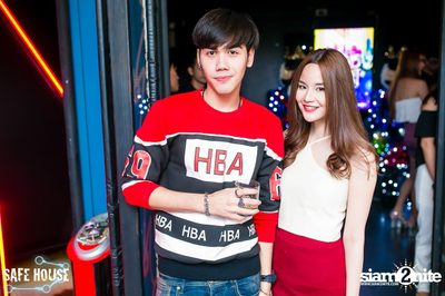 Red and White Christmas Party — photo 108