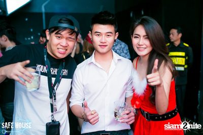 Red and White Christmas Party — photo 71