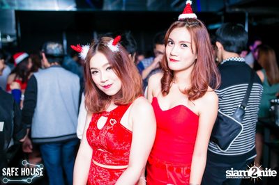 Red and White Christmas Party — photo 45