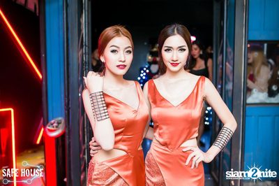 Red and White Christmas Party — photo 93