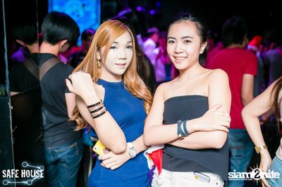 Red and White Christmas Party — photo 145