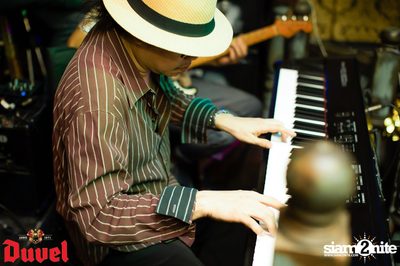 DUVEL presents OPEN MIC MONDAYS — photo 14