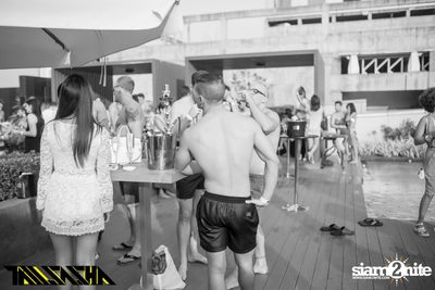WET POOL PARTY with Tall Sasha — photo 4