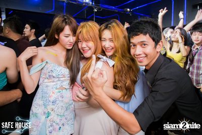 AE Tubbies pres. Single Light - Blacklight Neon Party — photo 105