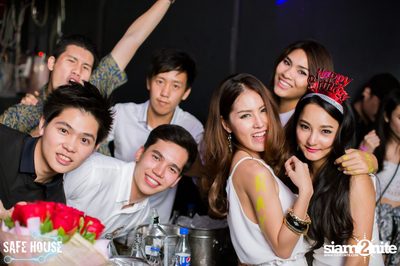 AE Tubbies pres. Single Light - Blacklight Neon Party — photo 77