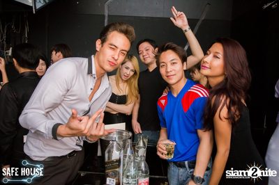 AE Tubbies pres. Single Light - Blacklight Neon Party — photo 108