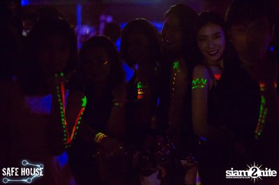 AE Tubbies pres. Single Light - Blacklight Neon Party — photo 11