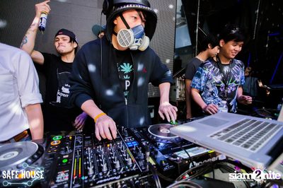 AE Tubbies pres. Single Light - Blacklight Neon Party — photo 96