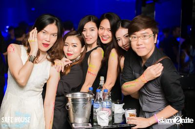 AE Tubbies pres. Single Light - Blacklight Neon Party — photo 3