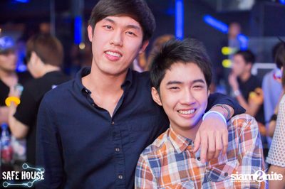 AE Tubbies pres. Single Light - Blacklight Neon Party — photo 35