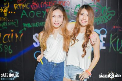 AE Tubbies pres. Single Light - Blacklight Neon Party — photo 40