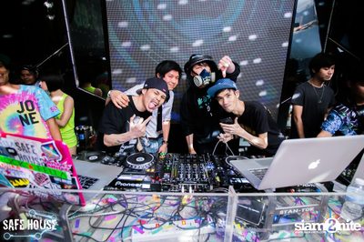 AE Tubbies pres. Single Light - Blacklight Neon Party — photo 95