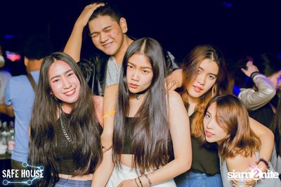 AE Tubbies pres. Single Light - Blacklight Neon Party — photo 26