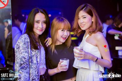 AE Tubbies pres. Single Light - Blacklight Neon Party — photo 7